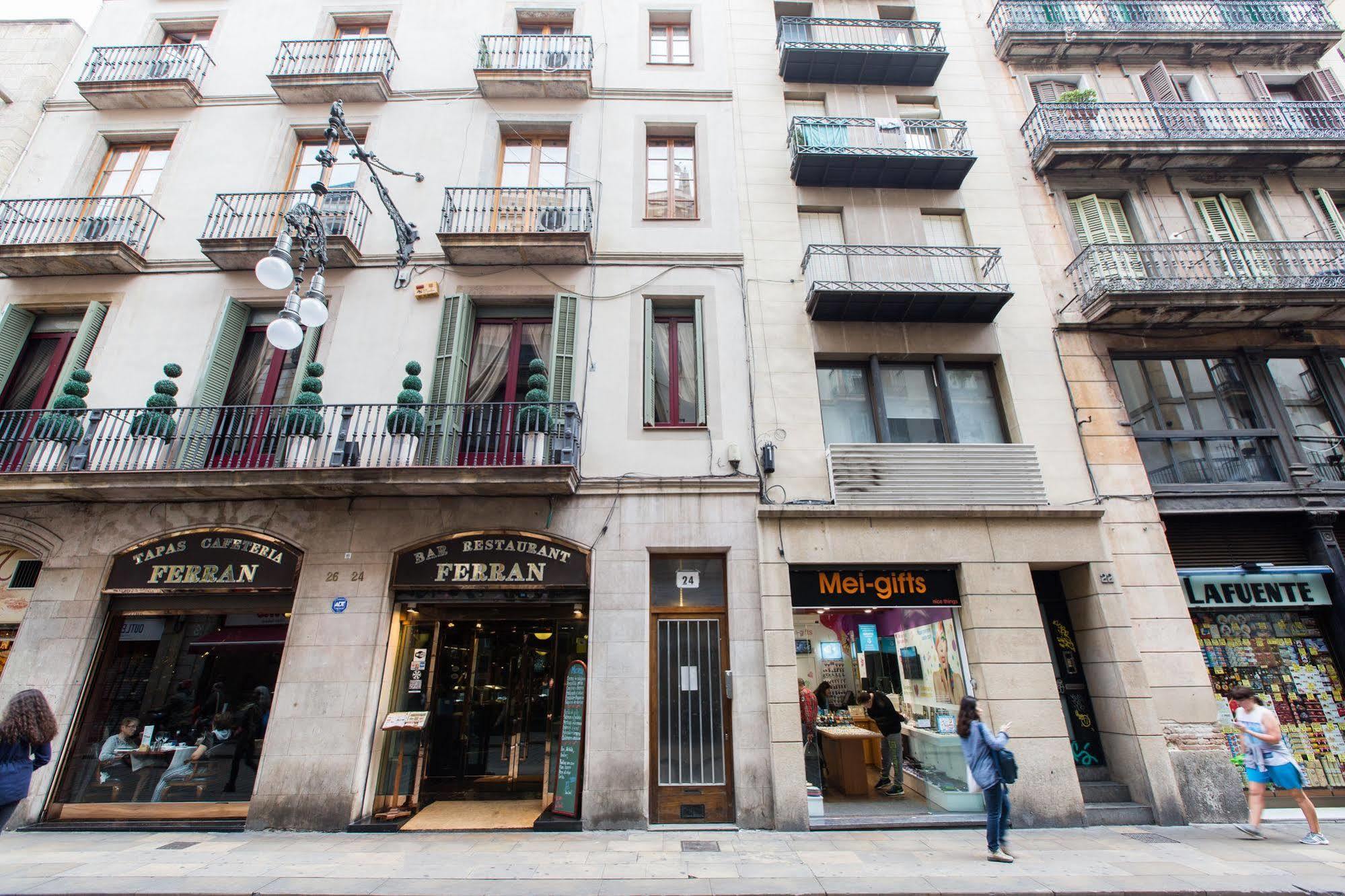 En Ferran By The Streets Hotell Barcelona Exteriör bild